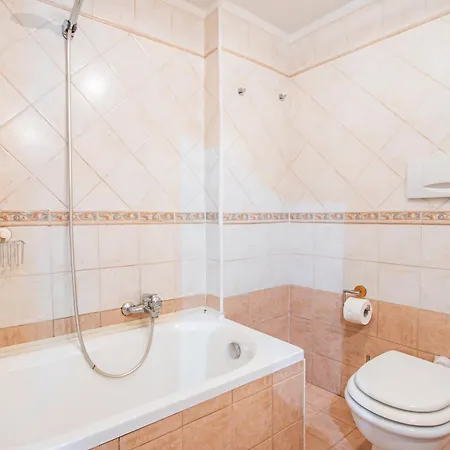 Favolhouse * בארי